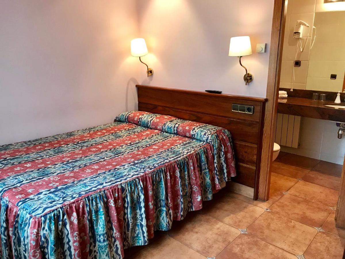 Hostal Les Fonts Castellar De N'Hug Exterior foto
