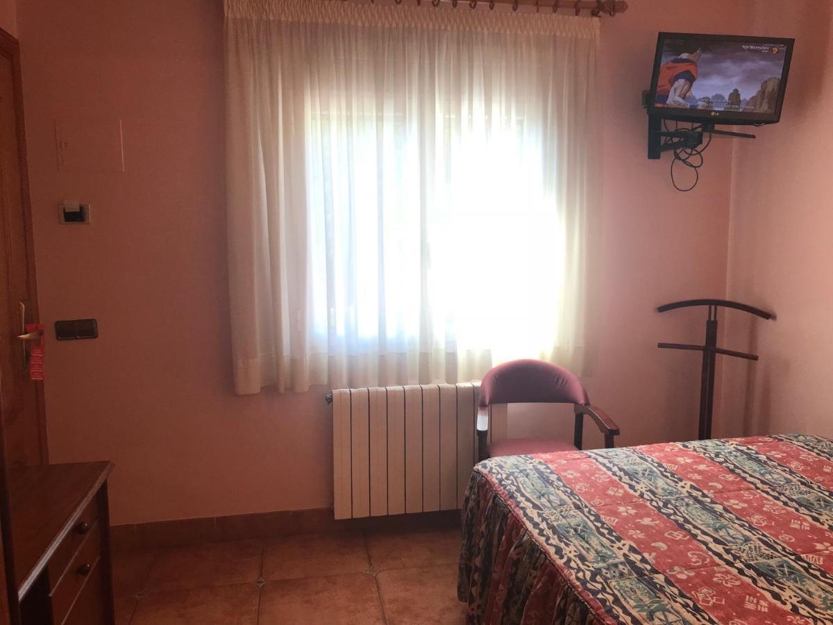 Hostal Les Fonts Castellar De N'Hug Exterior foto